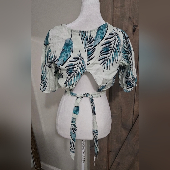 LE LIS Tropical Linen Blend Leaf Print Puff Sleeve Crop Top Mint/teal.Size Small - Picture 13 of 13